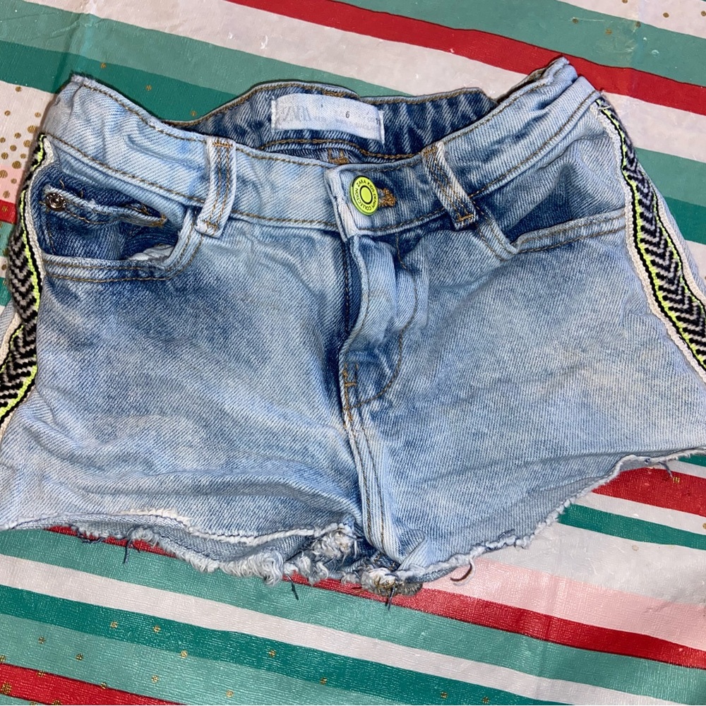 Girls size 6 Jean shorts